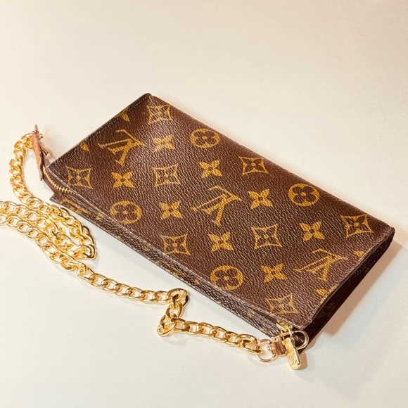 Louis Vuitton Brown Monogram Clutch with Gold Chain Size 8 this fit a smart ph - Picture 12 of 15